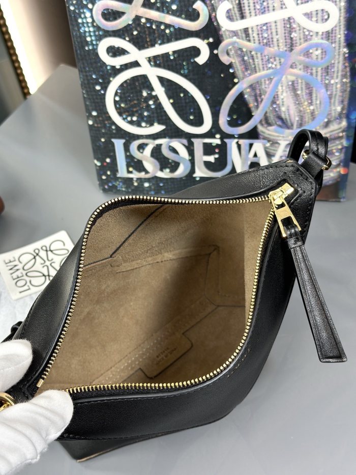 Puzzle Fold pouch in shiny nappa calfskin“23*15.5*6.5CM”-055=