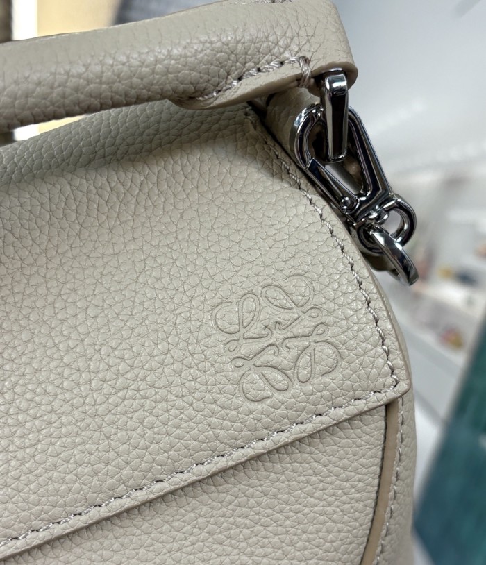 LOEWE Mini Featherlight Puzzle Edge bag“18*12.5*8cm”-085=
