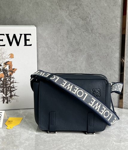 Military Messenger Bag Insoft Grained Calfskin“24.5*18*10.5CM”-008=