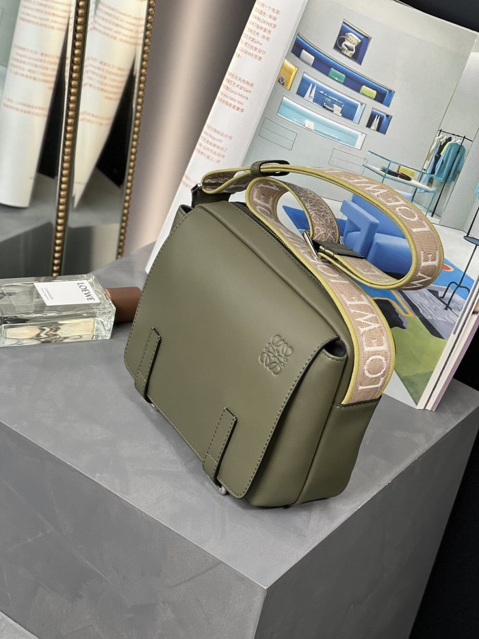 XS Military messenger bag in supple smooth calfskin and jacquard“24.5*18*10.5CM”-056=