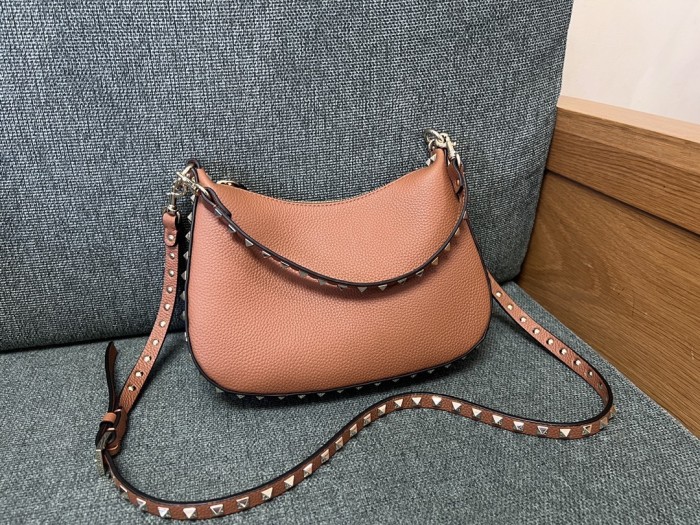 Rockstud Hobo Bag In Grainy Calfskin“50*40*20CM”-007=