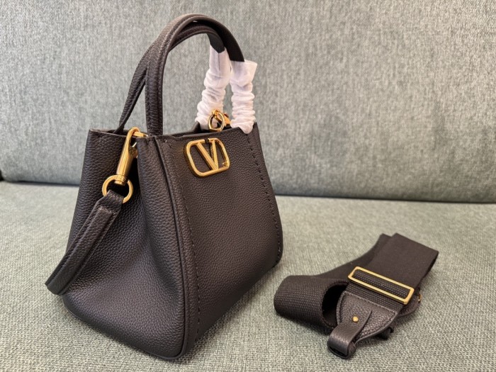 Alltime Handbag In Grainy Calfskin“19*17*14CM”-057=