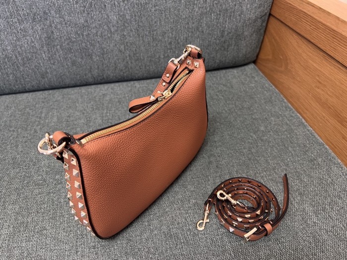 Rockstud Hobo Bag In Grainy Calfskin“50*40*20CM”-007=