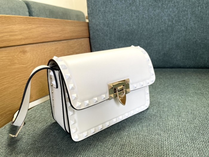 Rockstud23 Leather Shoulder Bag“18.5*12*8CM”-037=