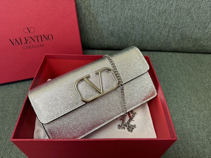 V Logo Signature Wallet Chain Bag“20*10.5*4CM”-075=