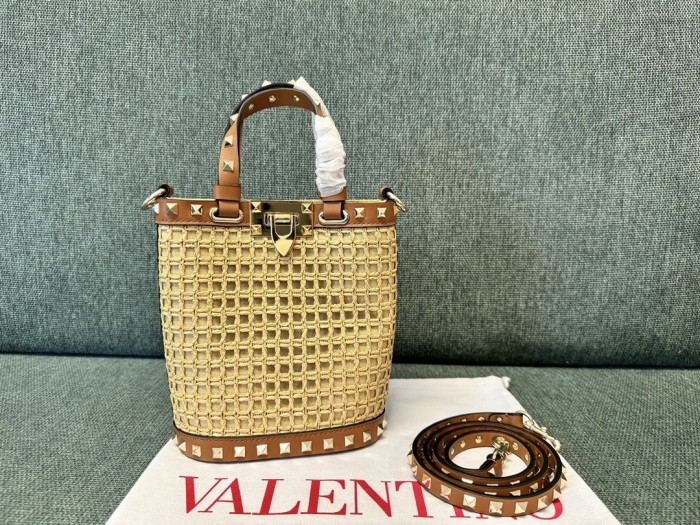 Rockstud Small Raffia-Effect Bucket Bag“19*16*8.5CM”-066=