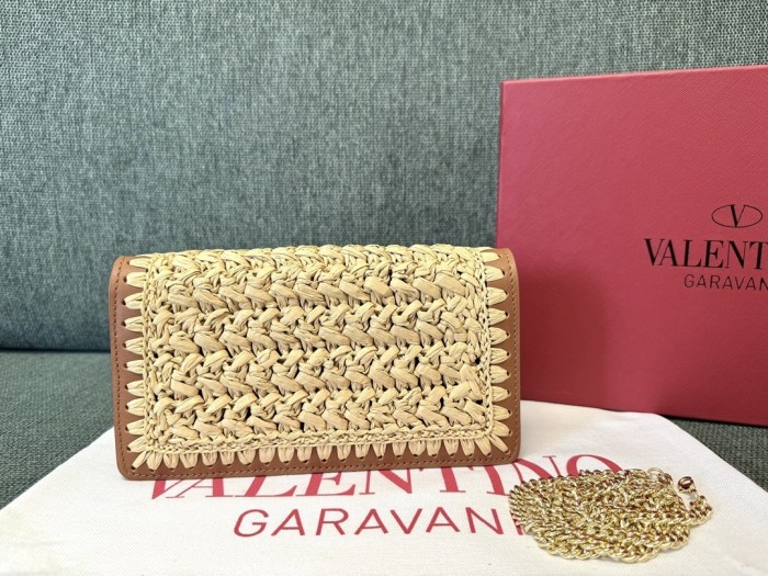 V Logo Signature Raffia Wallet Chain Bag“20*10.5*4CM”-027=