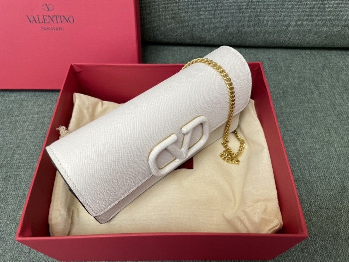 V Logo Signature Wallet Chain Bag“20*10.5*4CM”-075=