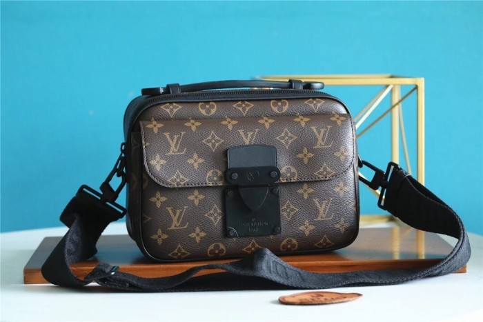 S-Lock Messenger Bag “22*18*8CM” 095