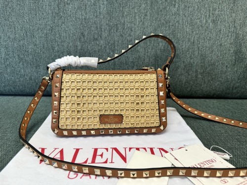 Rockstud Small Raffia Shoulder Bag“19*13*7CM”-056=