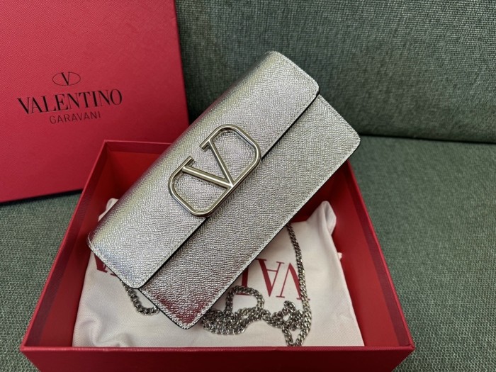V Logo Signature Wallet Chain Bag“20*10.5*4CM”-075=