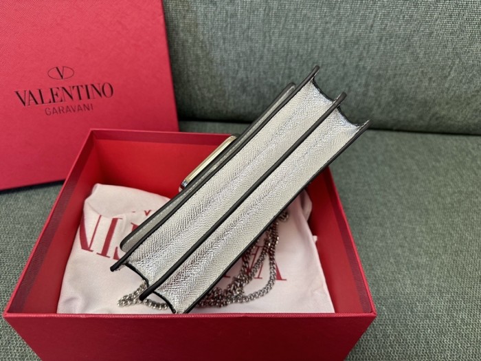 V Logo Signature Wallet Chain Bag“20*10.5*4CM”-075=