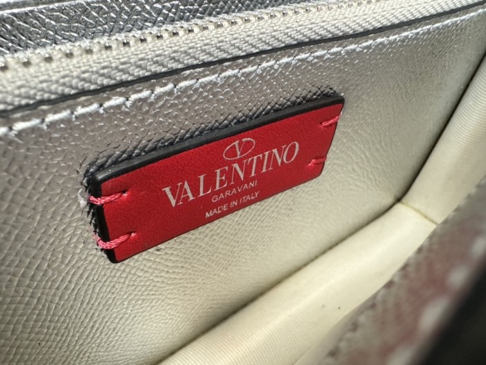 V Logo Signature Wallet Chain Bag“20*10.5*4CM”-075=