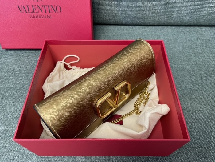 V Logo Signature Wallet Chain Bag“20*10.5*4CM”-075=