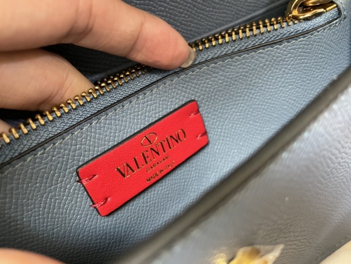V Logo Signature Wallet Chain Bag“20*10.5*4CM”-075=