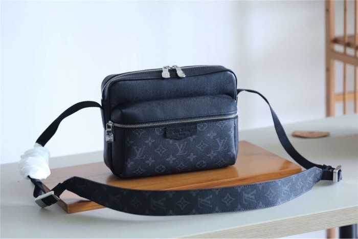 Outdoor Crossbody Bag “20*13*5CM” 065