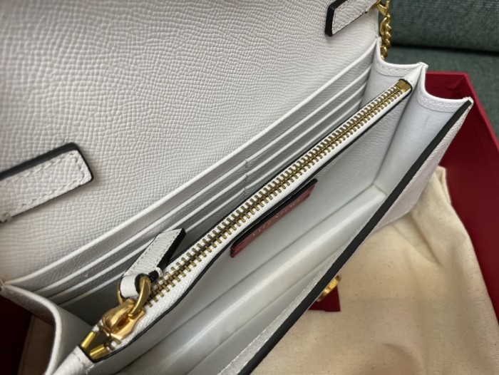 V Logo Signature Wallet Chain Bag“20*10.5*4CM”-075=