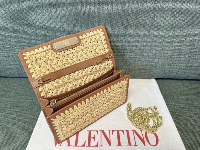 V Logo Signature Raffia Wallet Chain Bag“20*10.5*4CM”-027=