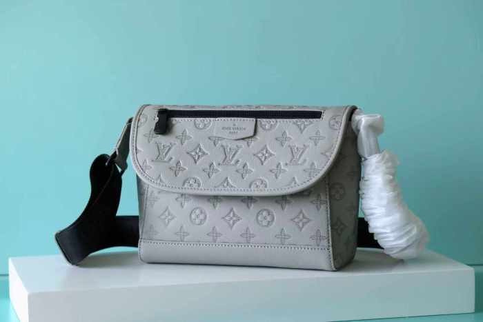 Pulse Crossbody Bag “26.6*17*11CM” 056