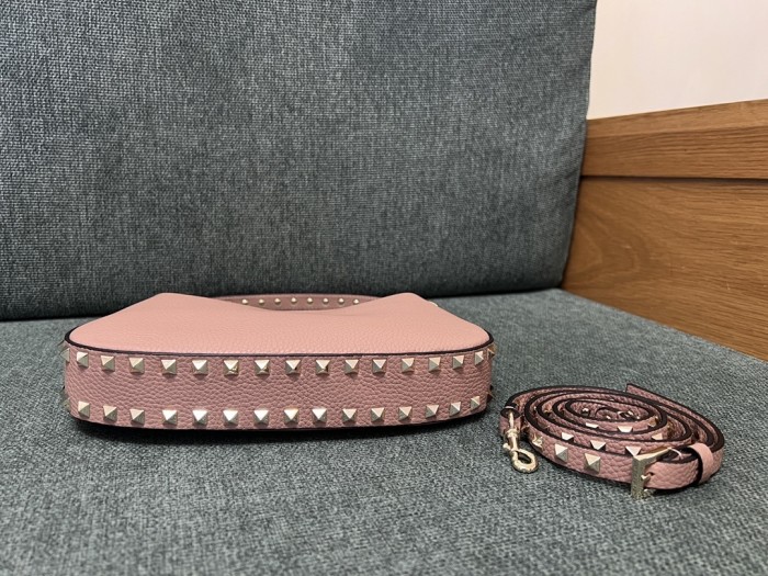Rockstud Hobo Bag In Grainy Calfskin“50*40*20CM”-007=