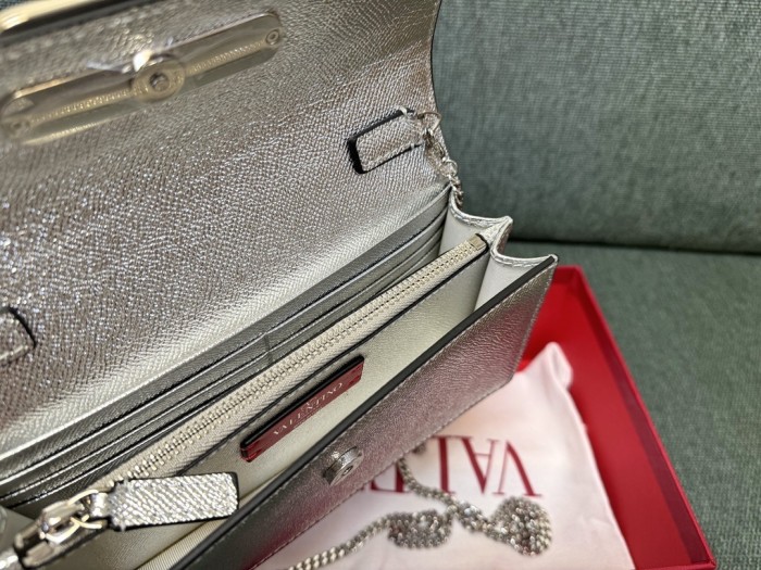 V Logo Signature Wallet Chain Bag“20*10.5*4CM”-075=