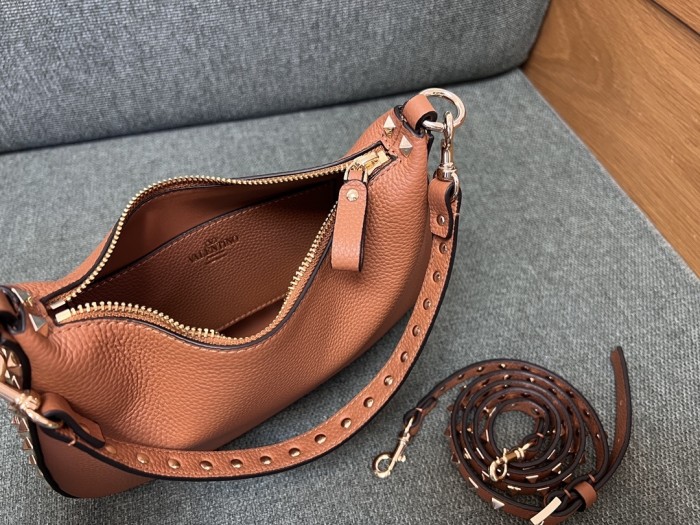 Rockstud Hobo Bag In Grainy Calfskin“50*40*20CM”-007=