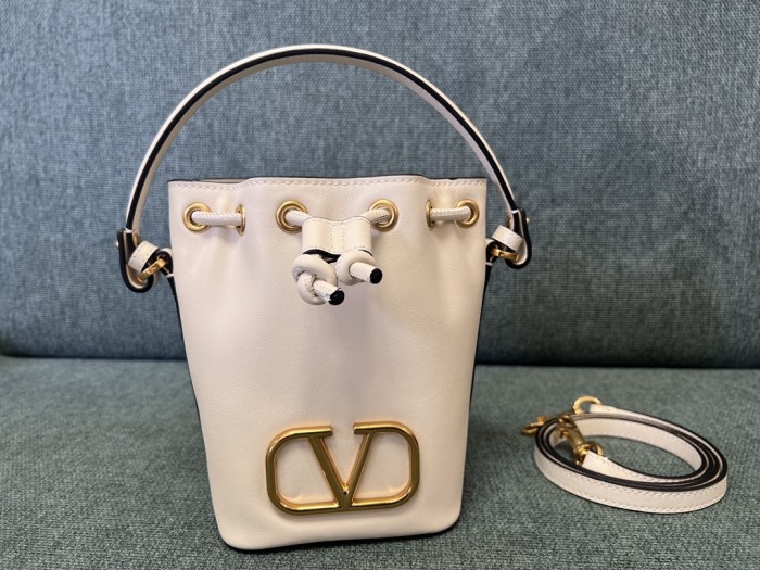 Vlogo Signature Bucket Bag“18*16*10CM”-056=