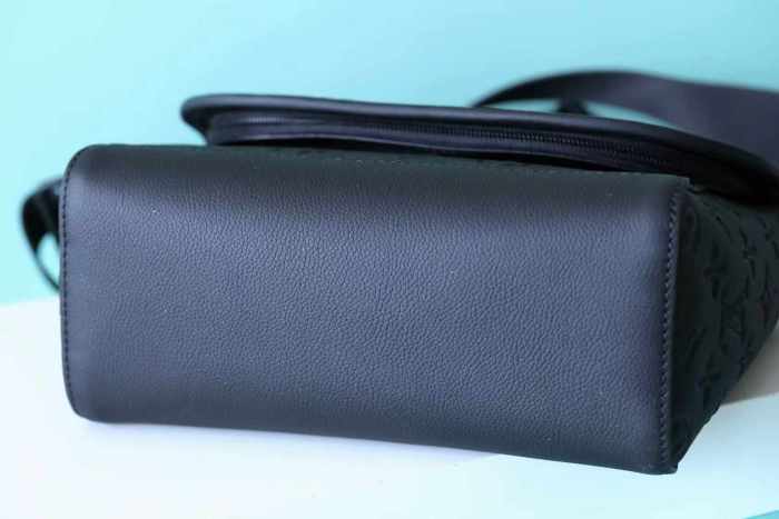 Pulse Crossbody Bag “26.6*17*11CM” 056