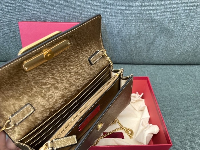 V Logo Signature Wallet Chain Bag“20*10.5*4CM”-075=