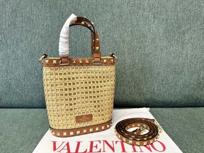 Rockstud Small Raffia-Effect Bucket Bag“19*16*8.5CM”-066=