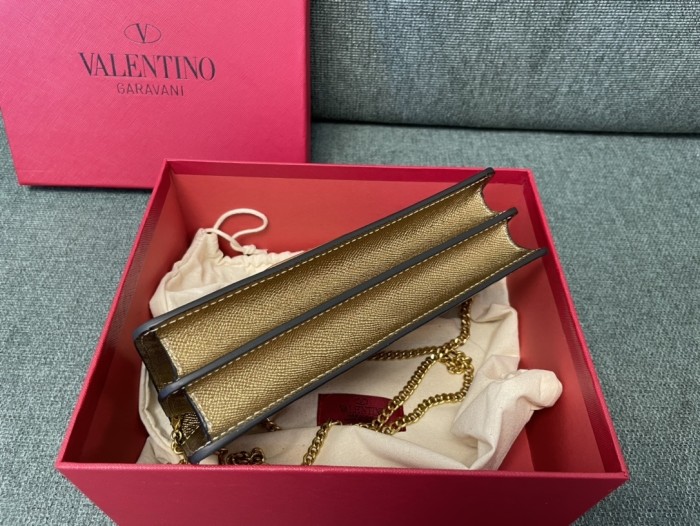 V Logo Signature Wallet Chain Bag“20*10.5*4CM”-075=