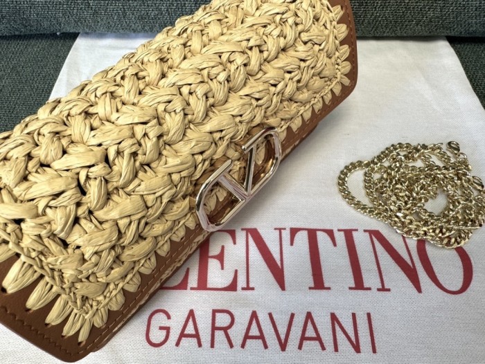 V Logo Signature Raffia Wallet Chain Bag“20*10.5*4CM”-027=