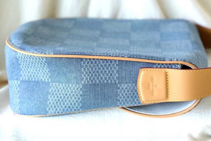 MM Montsouris Messenger Crossbody Bay“ 35*29*12CM” 055
