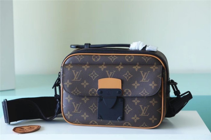 S-Lock Messenger Bag “22*18*8CM” 095