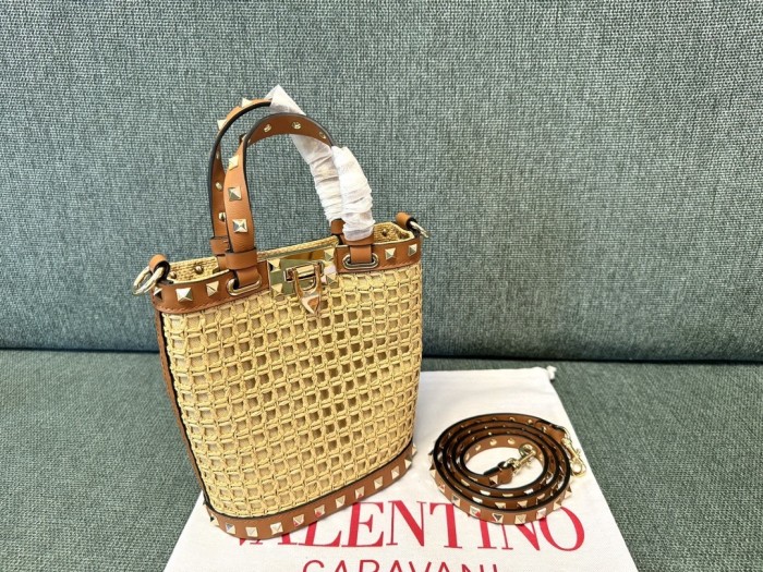 Rockstud Small Raffia-Effect Bucket Bag“19*16*8.5CM”-066=