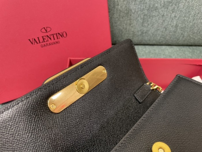 V Logo Signature Wallet Chain Bag“20*10.5*4CM”-075=