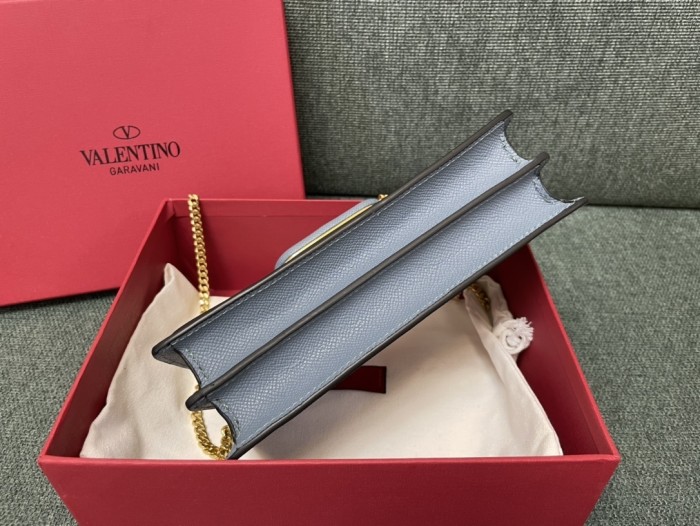 V Logo Signature Wallet Chain Bag“20*10.5*4CM”-075=