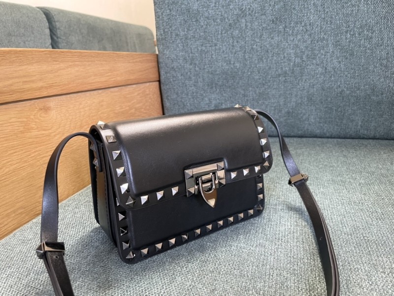Rockstud23 Leather Shoulder Bag“18.5*12*8CM”-037=