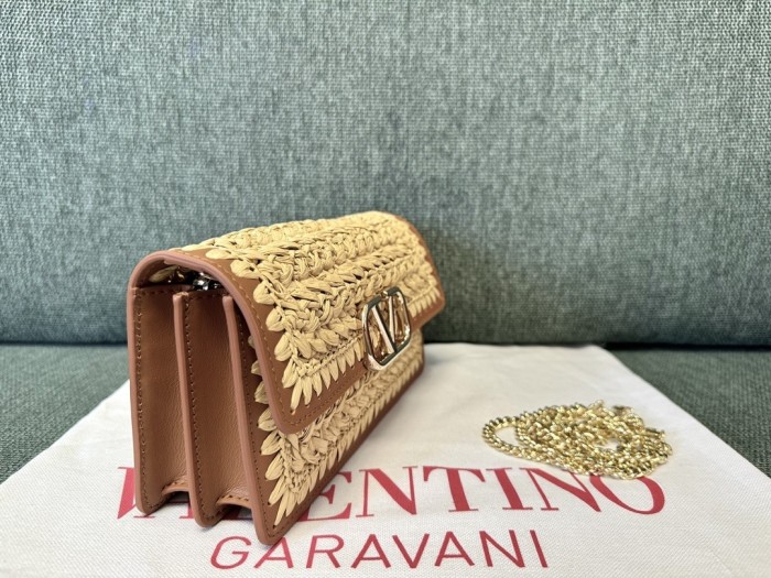 V Logo Signature Raffia Wallet Chain Bag“20*10.5*4CM”-027=