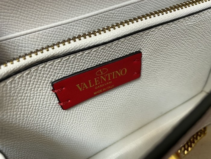V Logo Signature Wallet Chain Bag“20*10.5*4CM”-075=