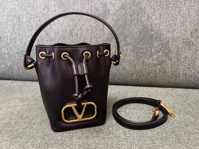 Vlogo Signature Bucket Bag“18*16*10CM”-056=
