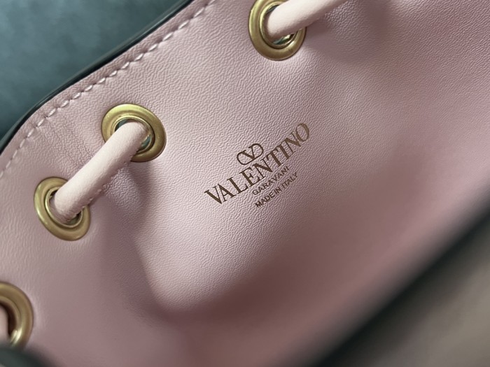 Vlogo Signature Bucket Bag“18*16*10CM”-056=
