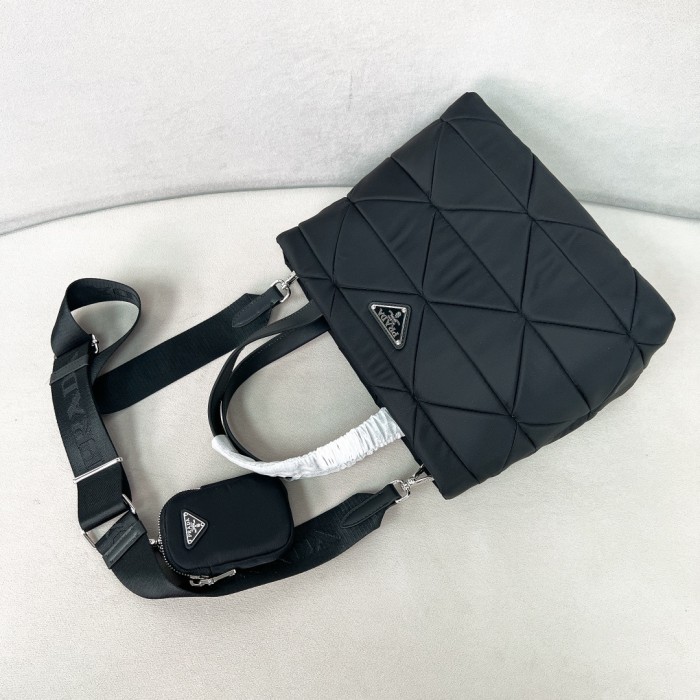 Re-Nylon Padded Tote Bag“25*21.5*13CM”-089=