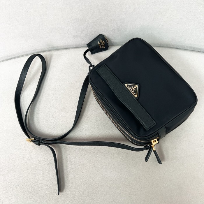 Re-Edition 1978 Re-Nylon And Saffiano Leather Bag“21*17*8CM”-087=