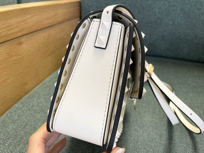 Rockstud23 Leather Shoulder Bag“23*13*9CM”-057=