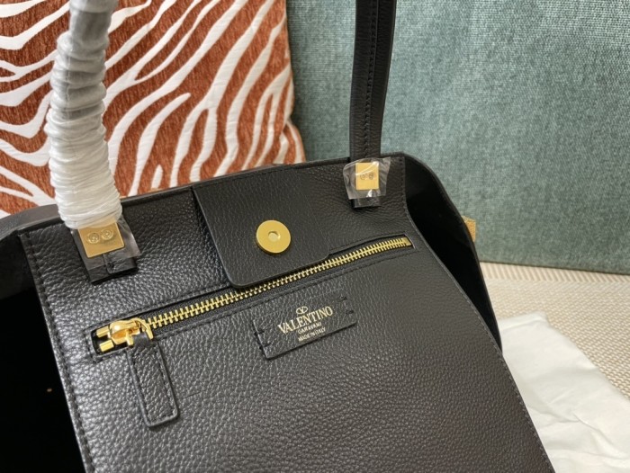 Roman Stud Grained-Leather Tote Bag“39.5*27*18CM”-008=