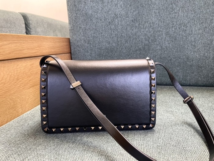 Rockstud23 Leather Shoulder Bag“23*13*9CM”-057=
