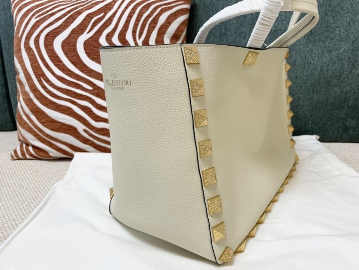 Roman Stud Grained-Leather Tote Bag“39.5*27*18CM”-008=
