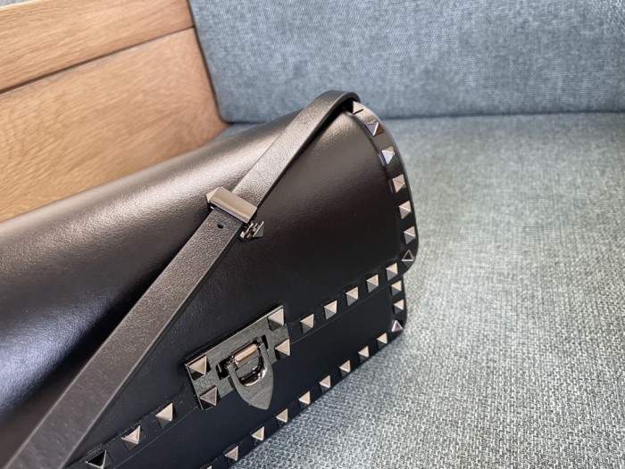 Rockstud23 Leather Shoulder Bag“23*13*9CM”-057=