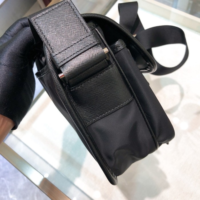 Re-nylon And Saffiano Leather Shoulder Bag“22*16*8.5CM”-087=